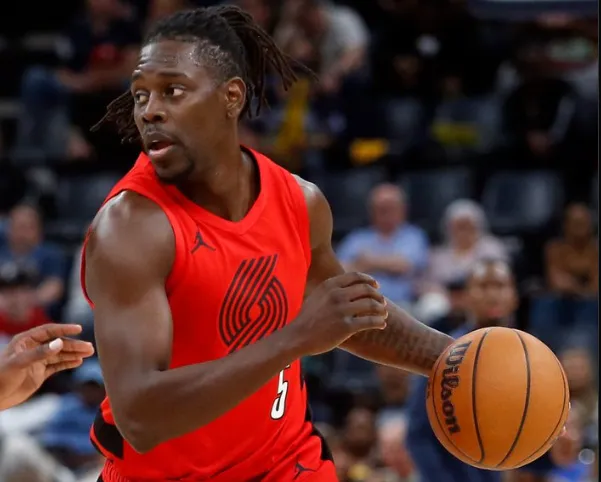 爱游戏登入-霍勒迪8记三分追平生涯最高，35分创赛季新高&amp;amp;近5场4次20+