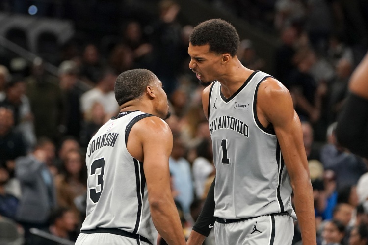 你怎么破？文班对位阿门改变战局 火箭末节崩盘不是偶然而是必然